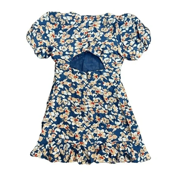 ASTR The Label Flutter Sleeve
Cutout Floral Mini Dress Large - Picture 4 of 6